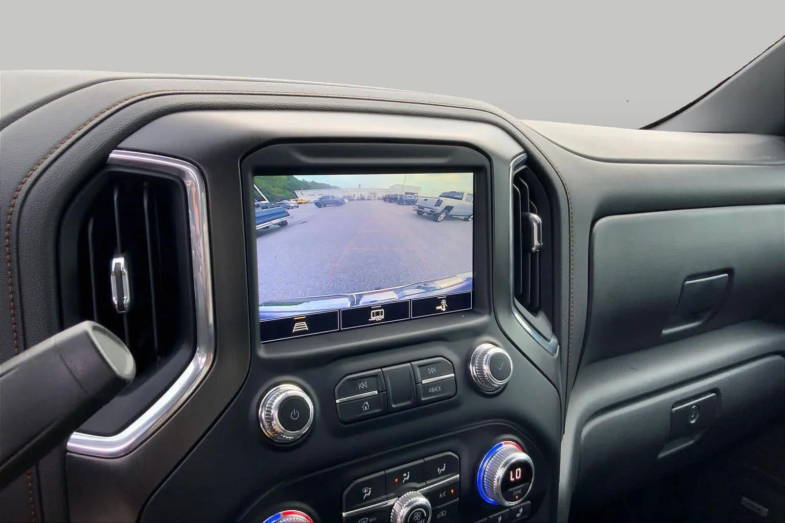 Used 2021 WHITE GMC AT4 image 26