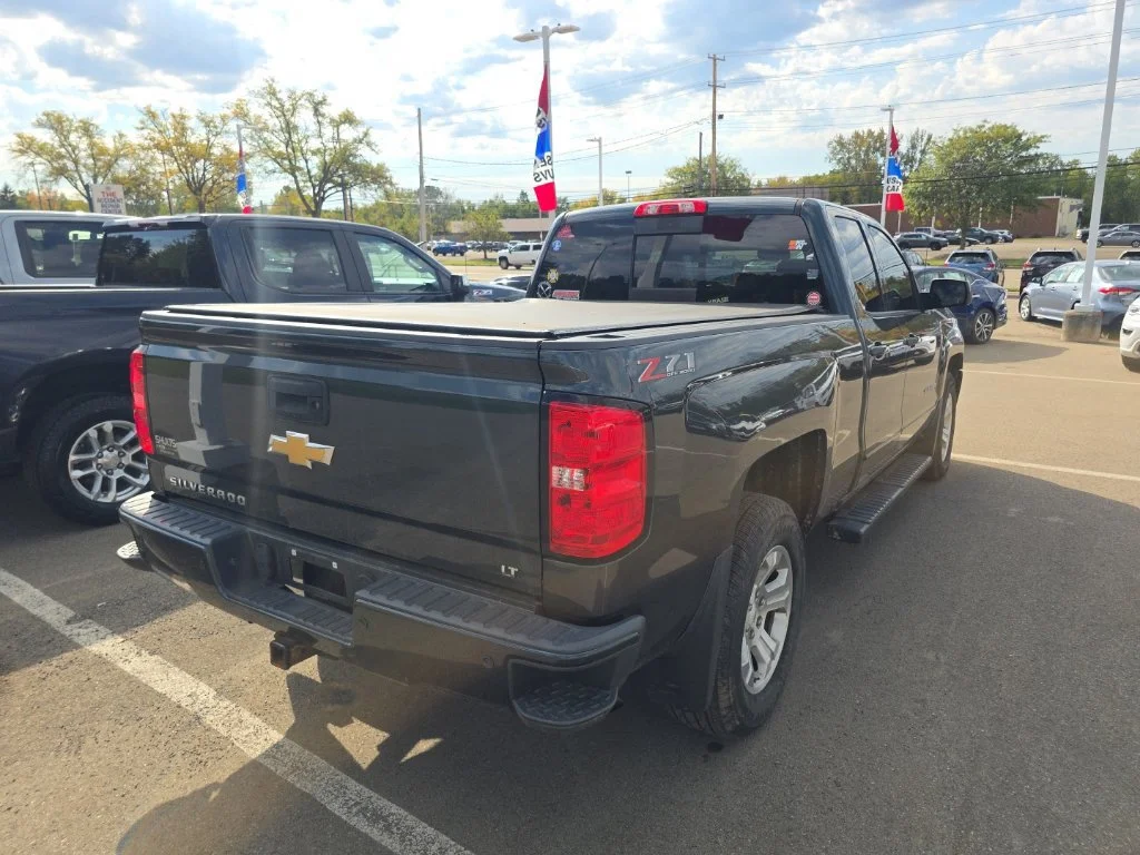 Used 2018 GRAPHITE METALLIC Chevrolet LT image 8