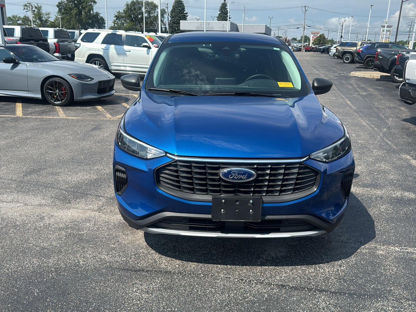 Used 2023 Atlas Blue Ford Active image 2