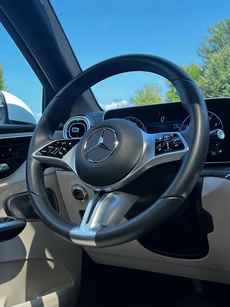 Used 2023 White Mercedes-Benz GLC 300 image 13