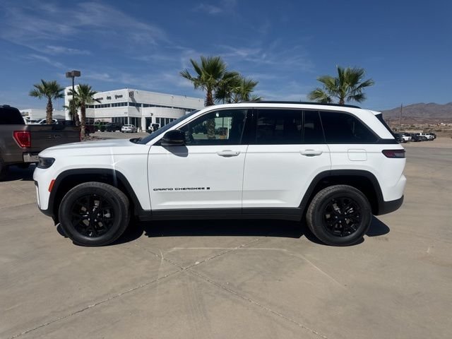 New 2026 Bright White Clear-Coat Exterior Paint Jeep Laredo Altitude image 2