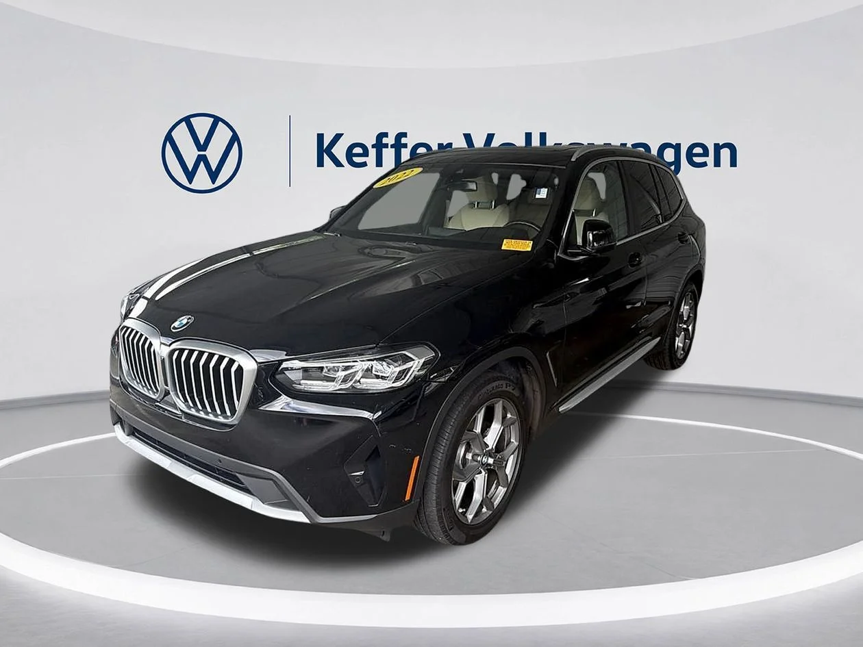 Used 2022 Black BMW sDrive30i image 3