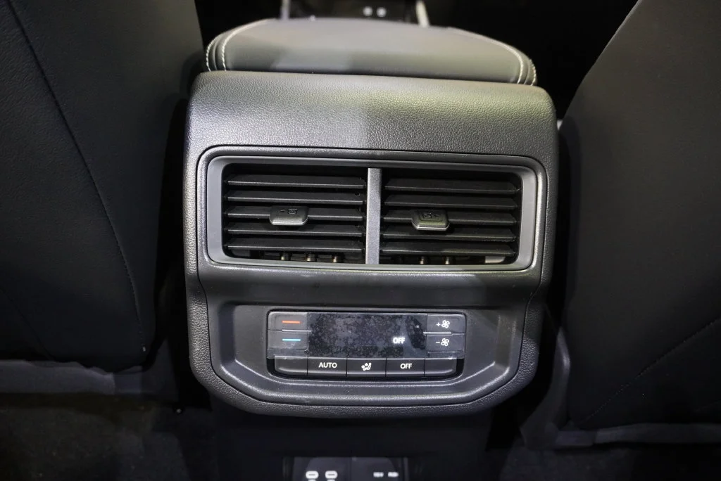 New 2027 Deep Black Volkswagen SE w/Technology image 29