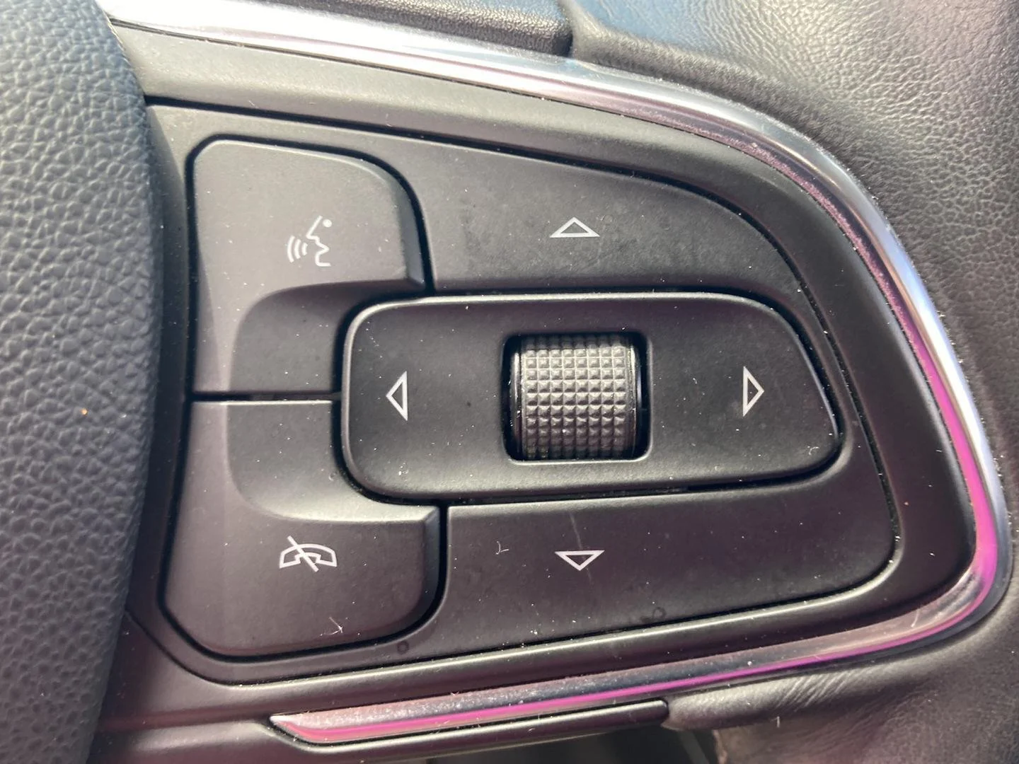 Used 2021 Summit White Buick Preferred image 13