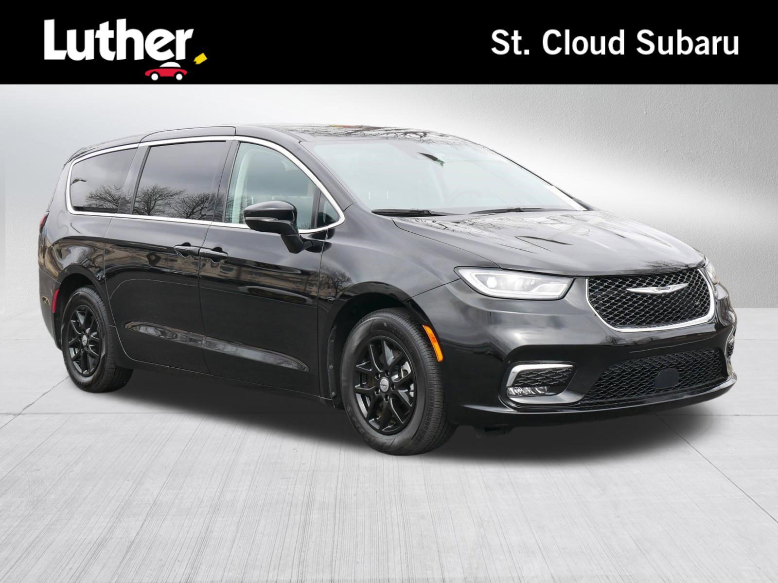 2024 Chrysler Pacifica Touring L's photo