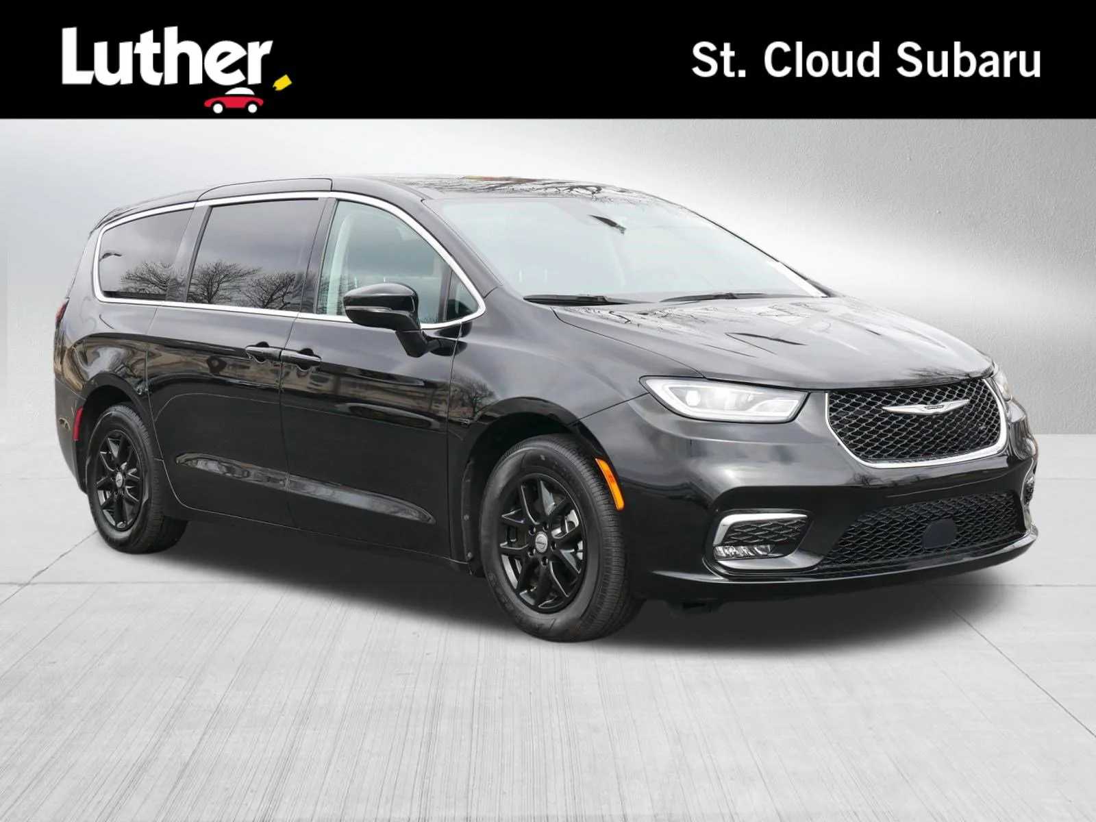 2024 Chrysler Pacifica Touring L's photo