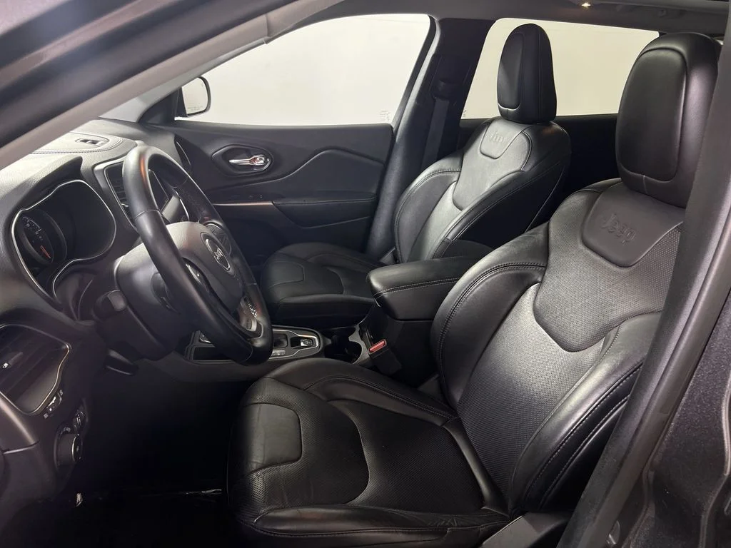 Used 2021 Gray Jeep Latitude Lux image 13
