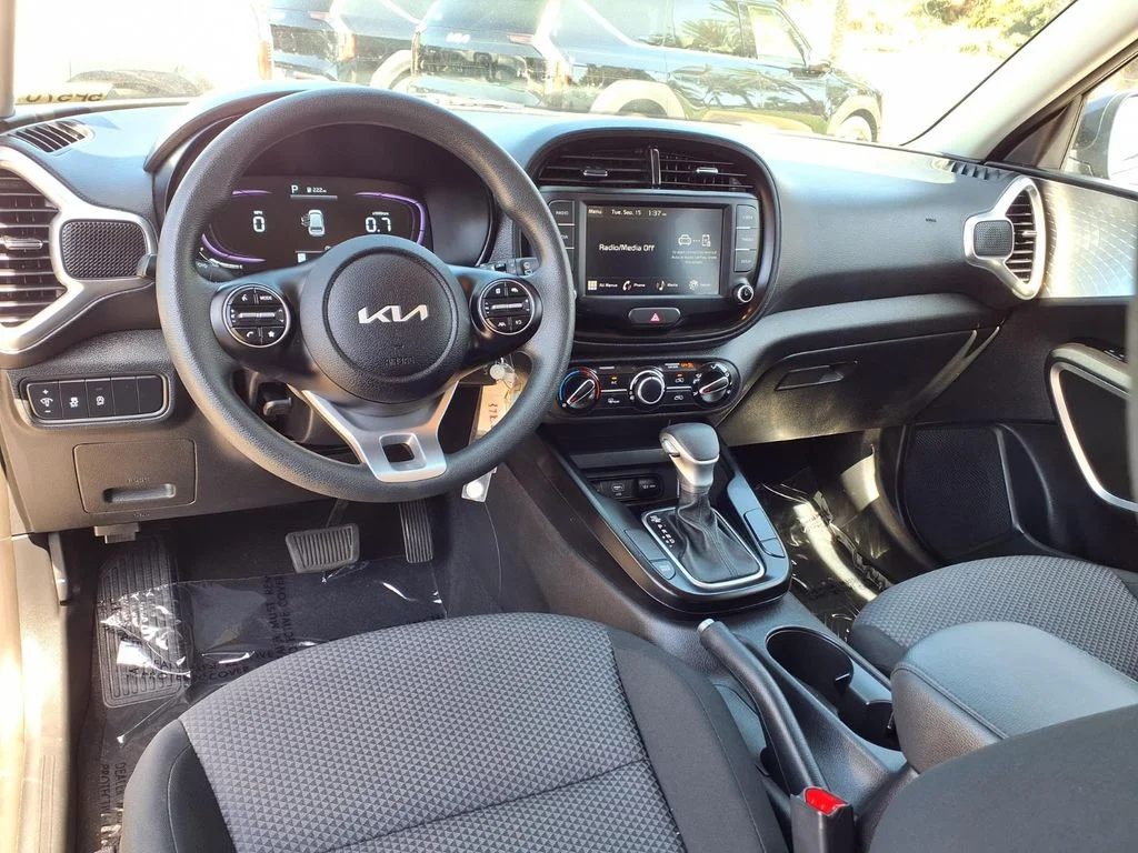 2025 Kia Soul LX - Photo 11