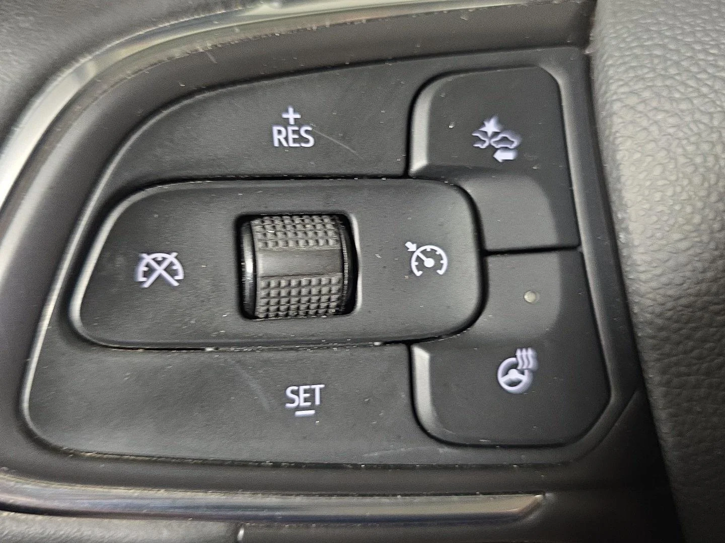 Used 2023 Sapphire Metallic Buick Essence image 22