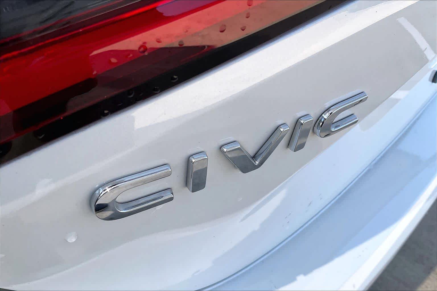 Used 2025 Platinum White Pearl Honda Sport Touring image 31