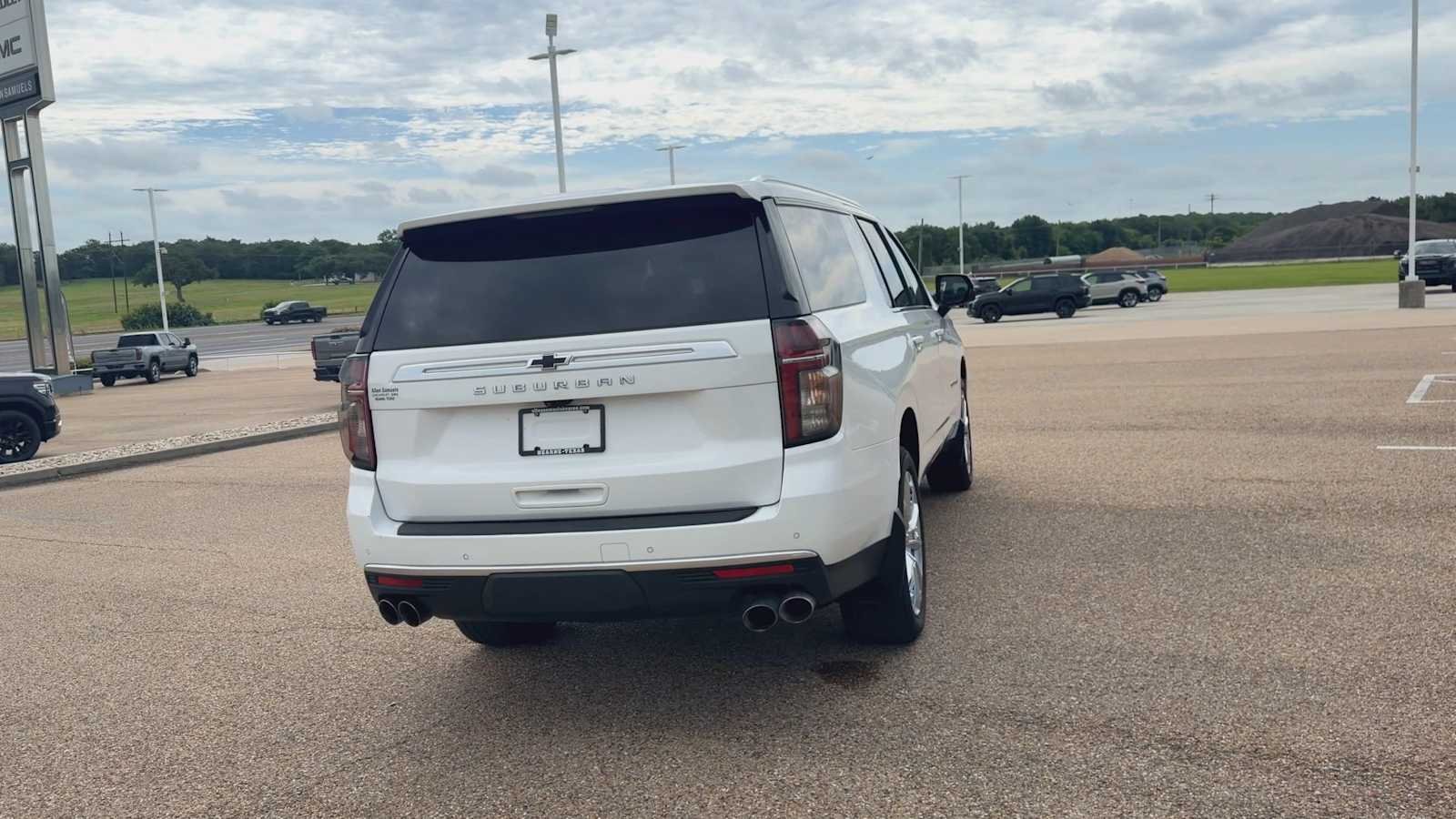 Used 2023 Summit White Chevrolet High Country image 8