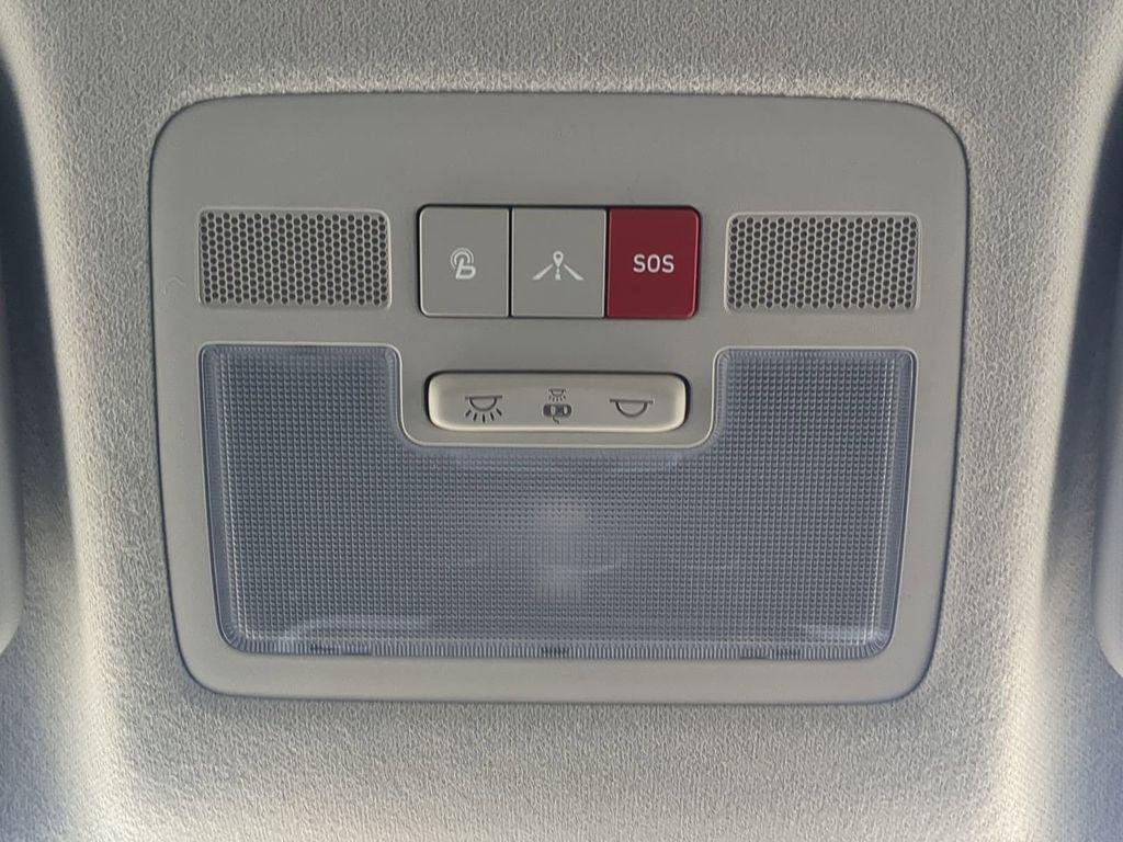 2025 Hyundai Venue Limited - Photo 22