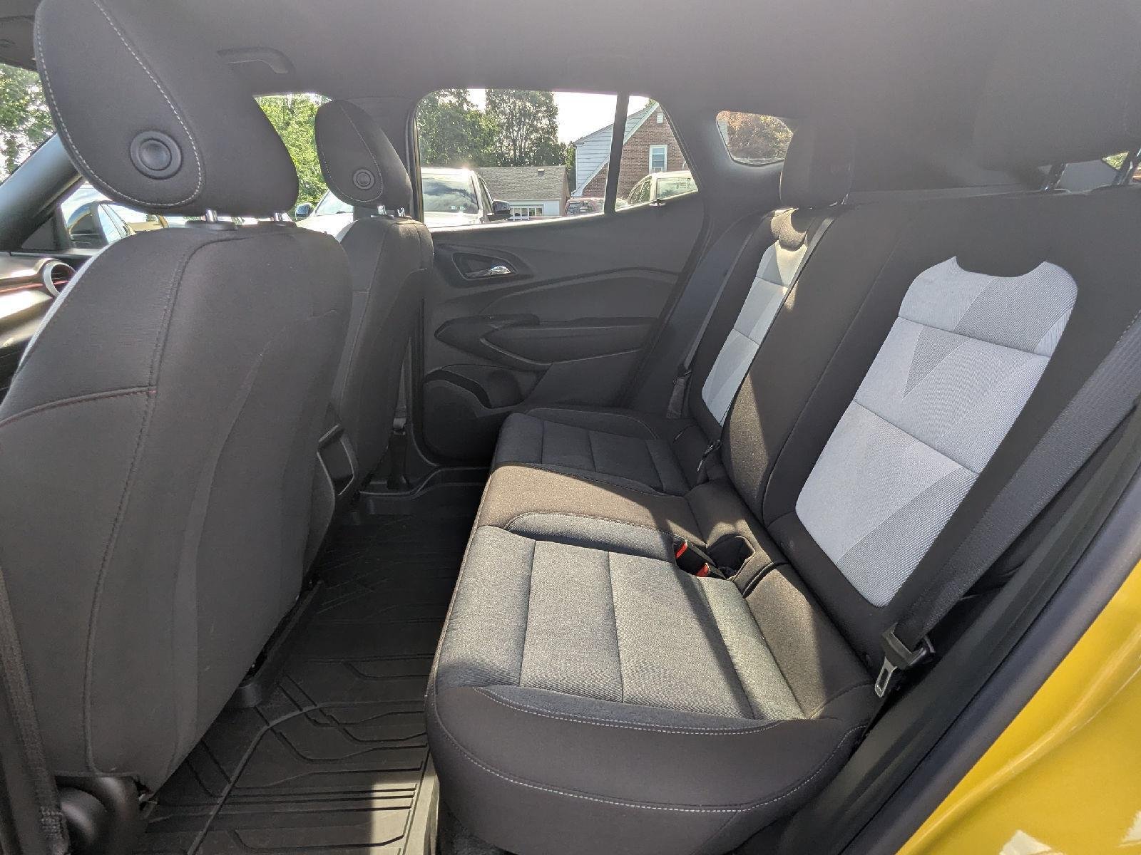 Used 2024 Nitro Yellow Metallic Chevrolet 1RS image 27