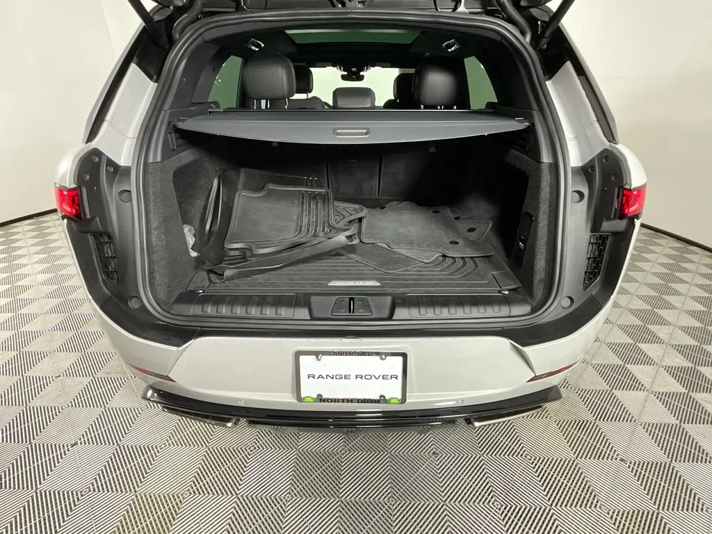 Used 2024 Gray Land Rover Dynamic SE image 27