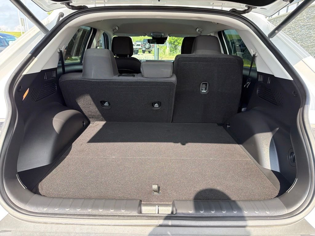 Used 2024 White Hyundai SEL image 15
