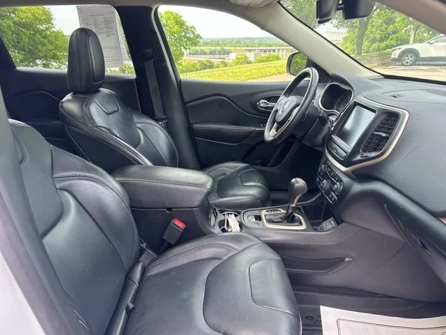 Used 2016 White Jeep Limited image 9