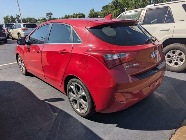 Used 2013 Red Hyundai Base image 4