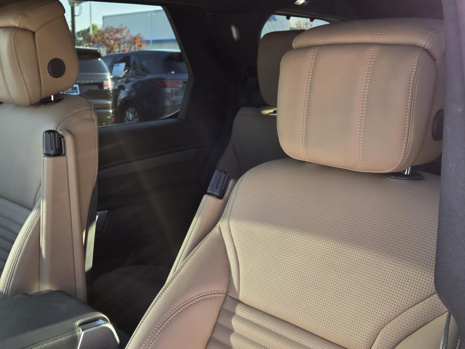 New 2026 Santorini Black Land Rover Dynamic SE image 31