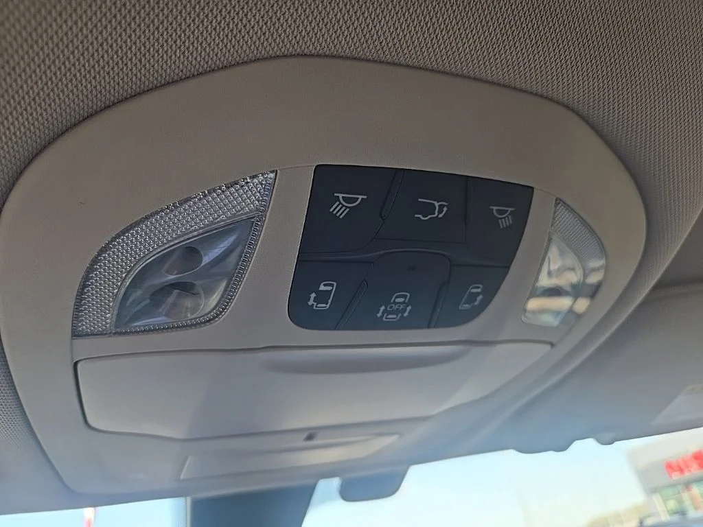Used 2019 Black Chrysler Touring L image 26