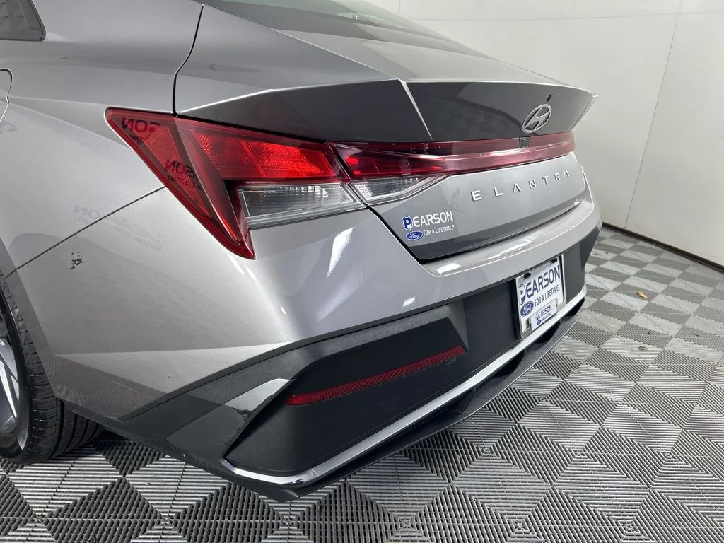 2024 Hyundai Elantra SEL - Photo 11