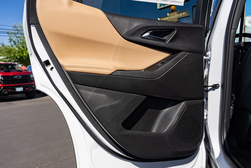 New 2027 Polar White Tricoat Chevrolet ACTIV image 27