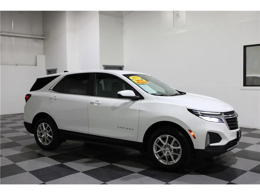 Used 2022 Summit White Chevrolet LT image 1