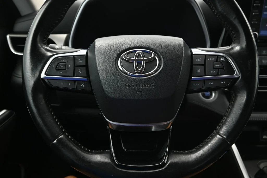 Certified Used 2021 Ruby Flare Pearl Toyota XLE image 27