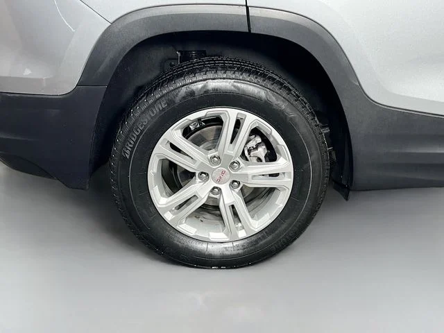 Used 2024 Silver GMC SLE image 34
