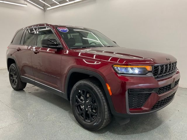 New 2026 Velvet Red Pearl-Coat Exterior Paint Jeep Laredo Altitude image 8