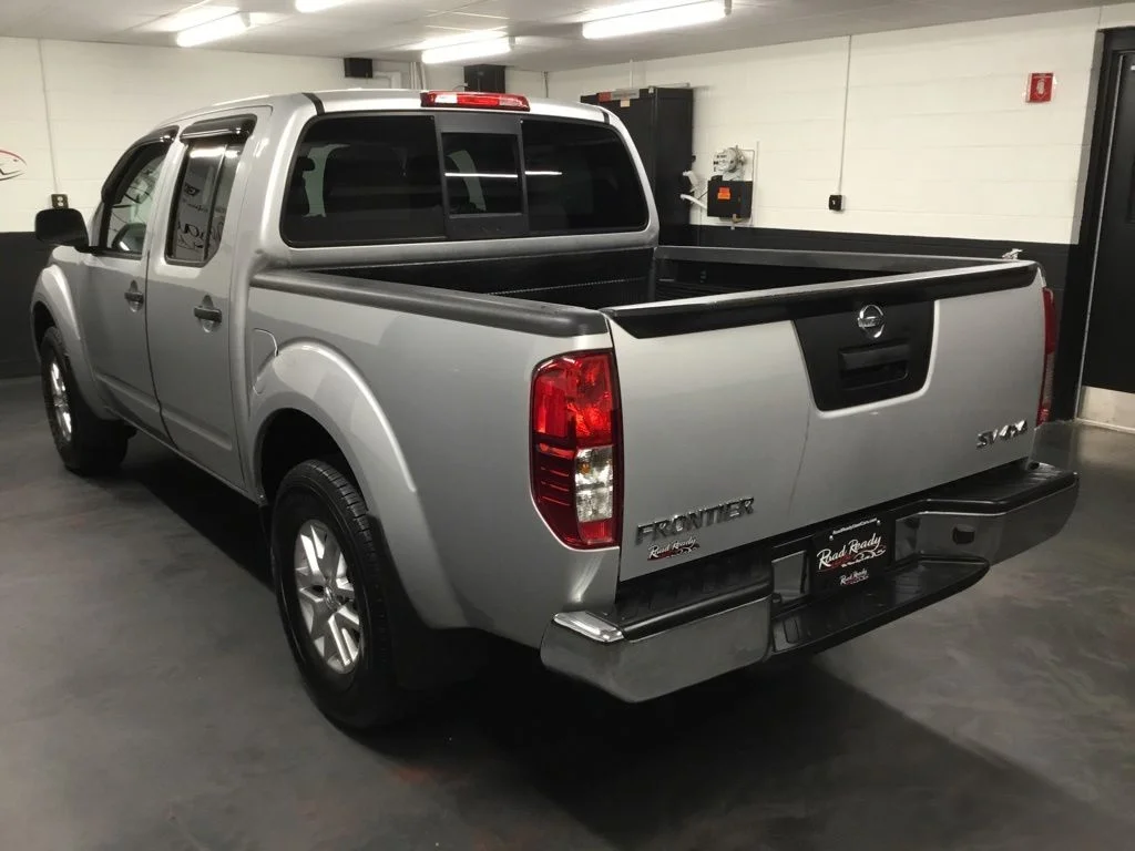 Used 2015 Silver Nissan SV image 2