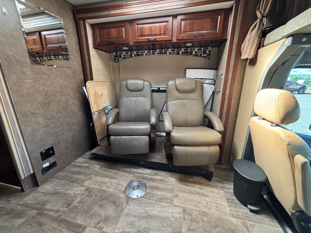 Used 2015 Arctic White Mercedes-Benz Base image 35
