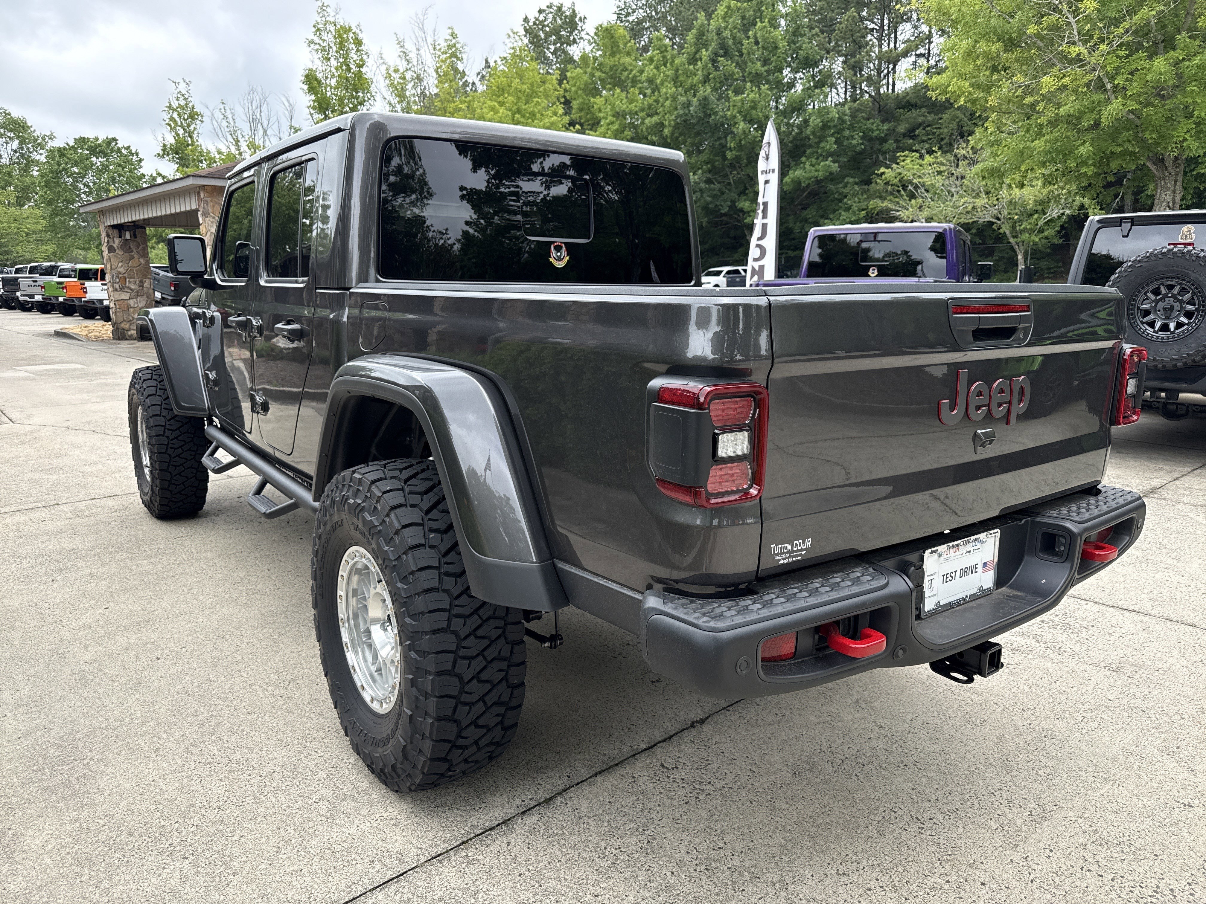 New 2026 Granite Crystal Metallic Clearcoat Jeep Rubicon X image 5