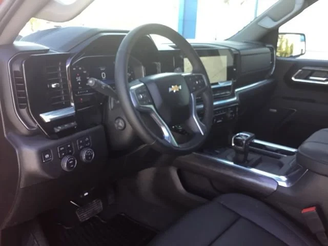2025 Chevrolet Silverado 1500 LTZ - Photo 21