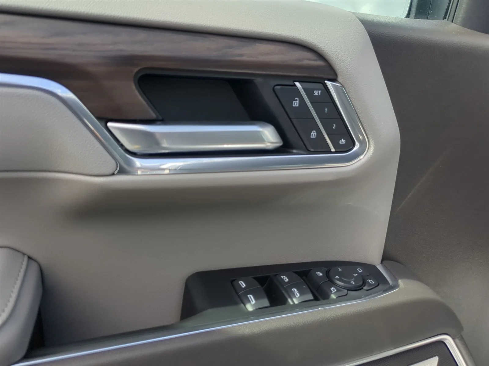 New 2026 Glacier White Tricoat GMC SLT image 47
