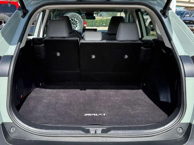 Certified Used 2019 LUNAR ROCK Toyota XLE Premium image 32