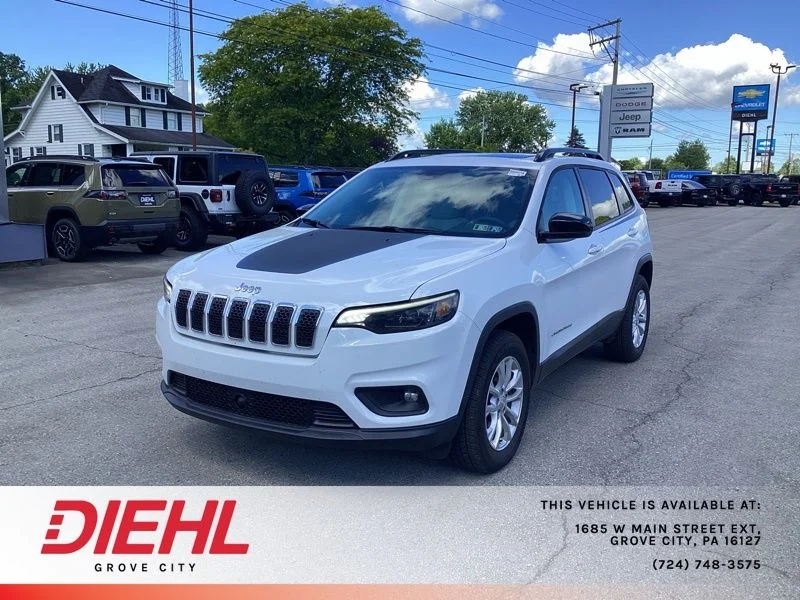 Used 2022 White Jeep Latitude Lux image 3