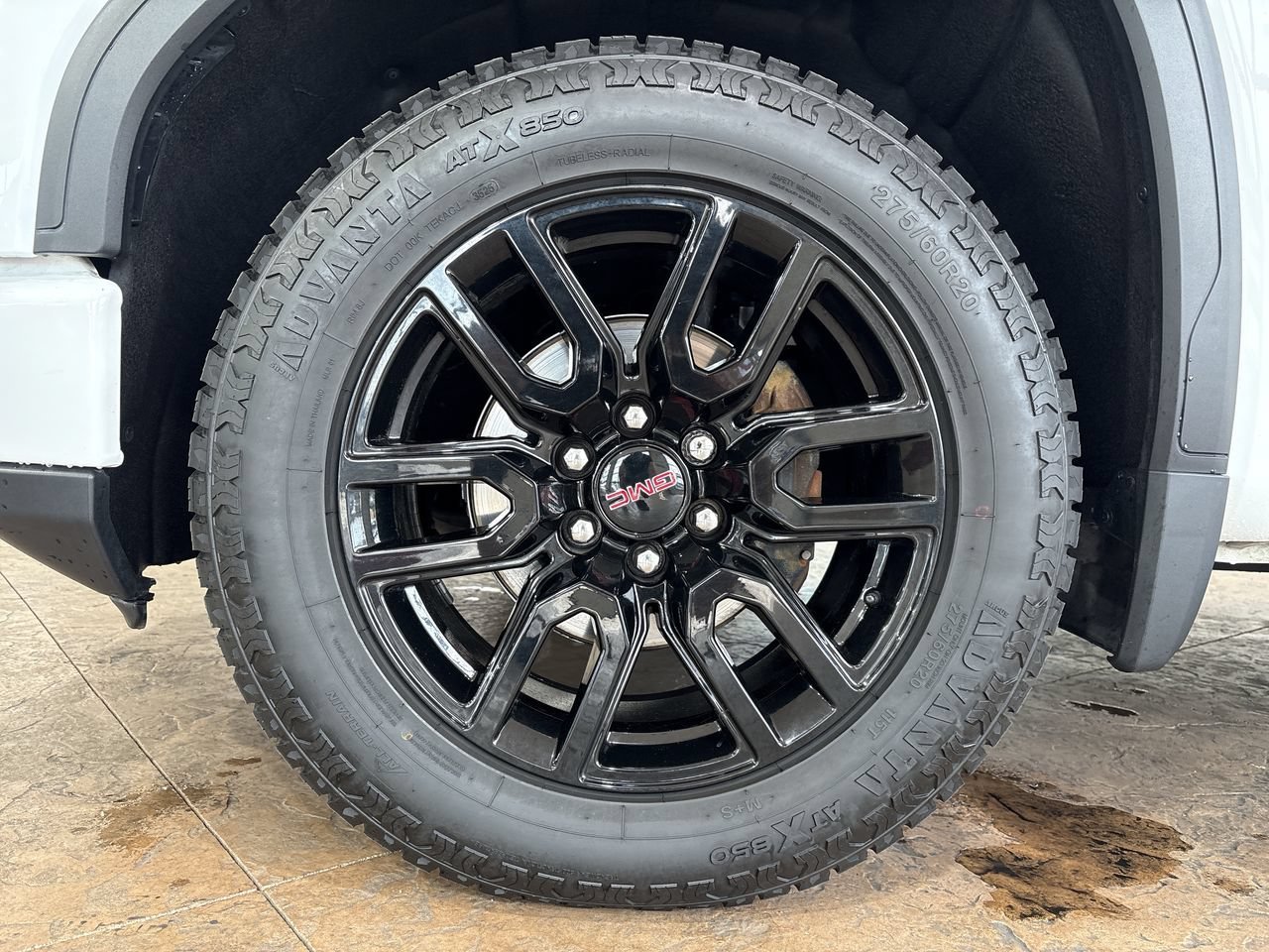 Used 2024 Summit White GMC Elevation image 10