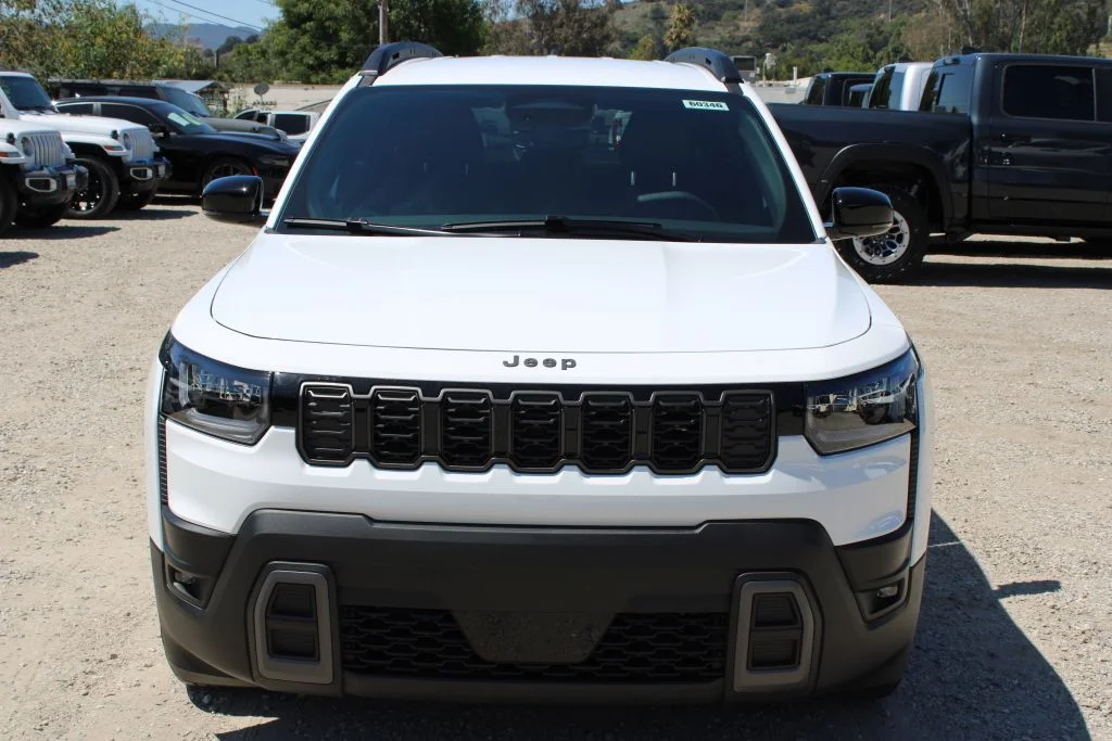 New 2026 Bright White Clear-Coat Exterior Paint Jeep Limited image 2