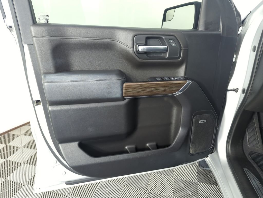 Used 2019 Silver Chevrolet RST image 17