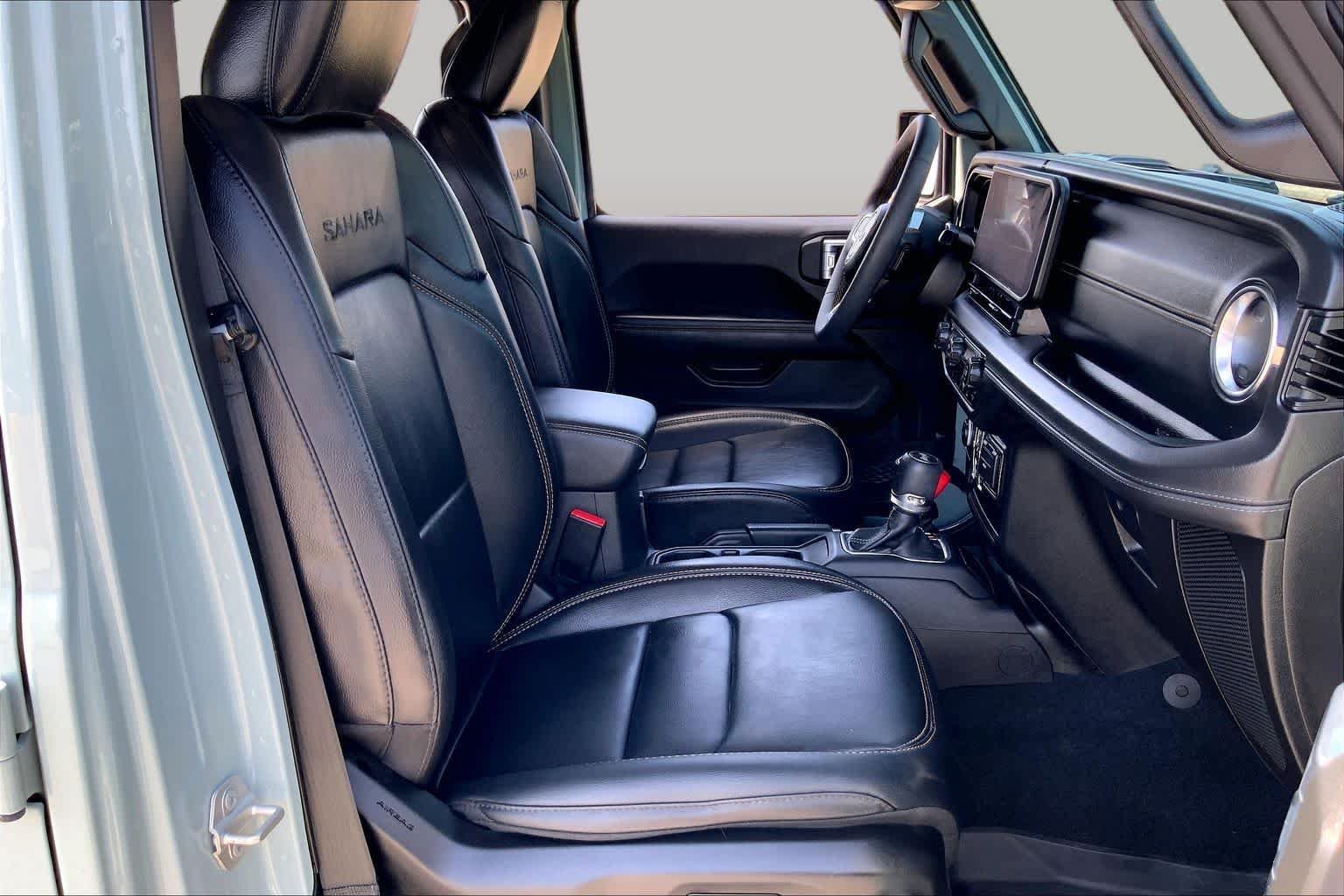 Used 2024 Earl Clearcoat Jeep Sahara image 9