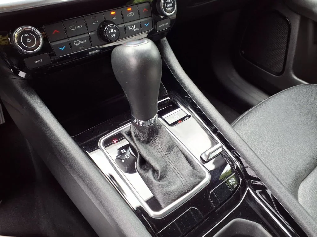 Used 2024 Baltic Gray Metallic Clearcoat Jeep Limited image 7