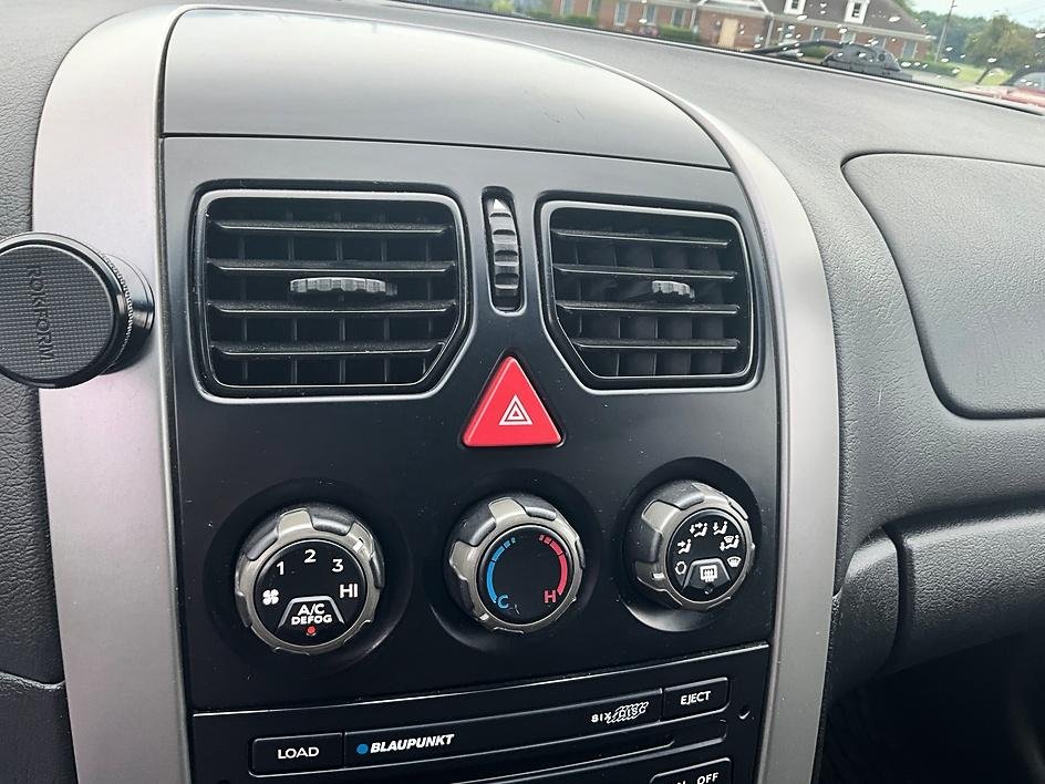 Used 2006 Gray Pontiac Base image 20