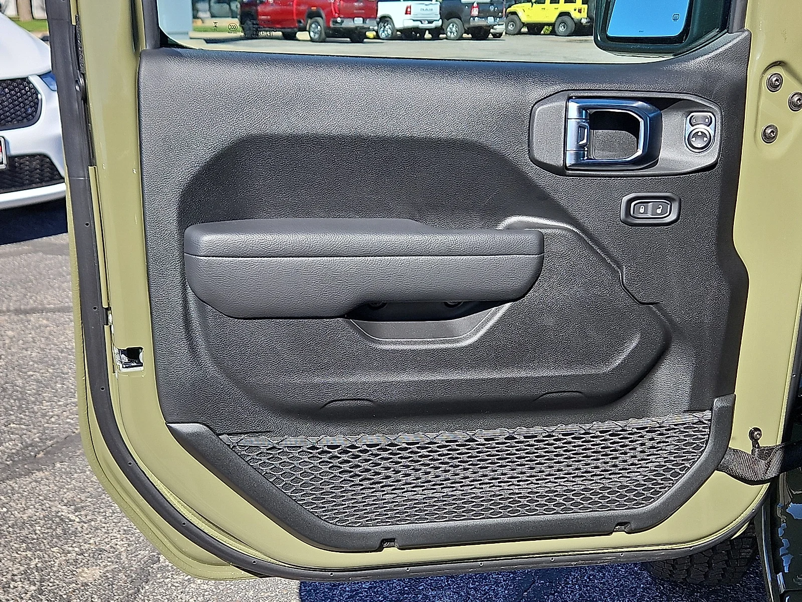 New 2026 41 Jeep 4-DOOR SPORT S image 13