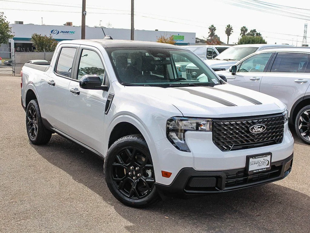New 2025 White Ford XLT image 1