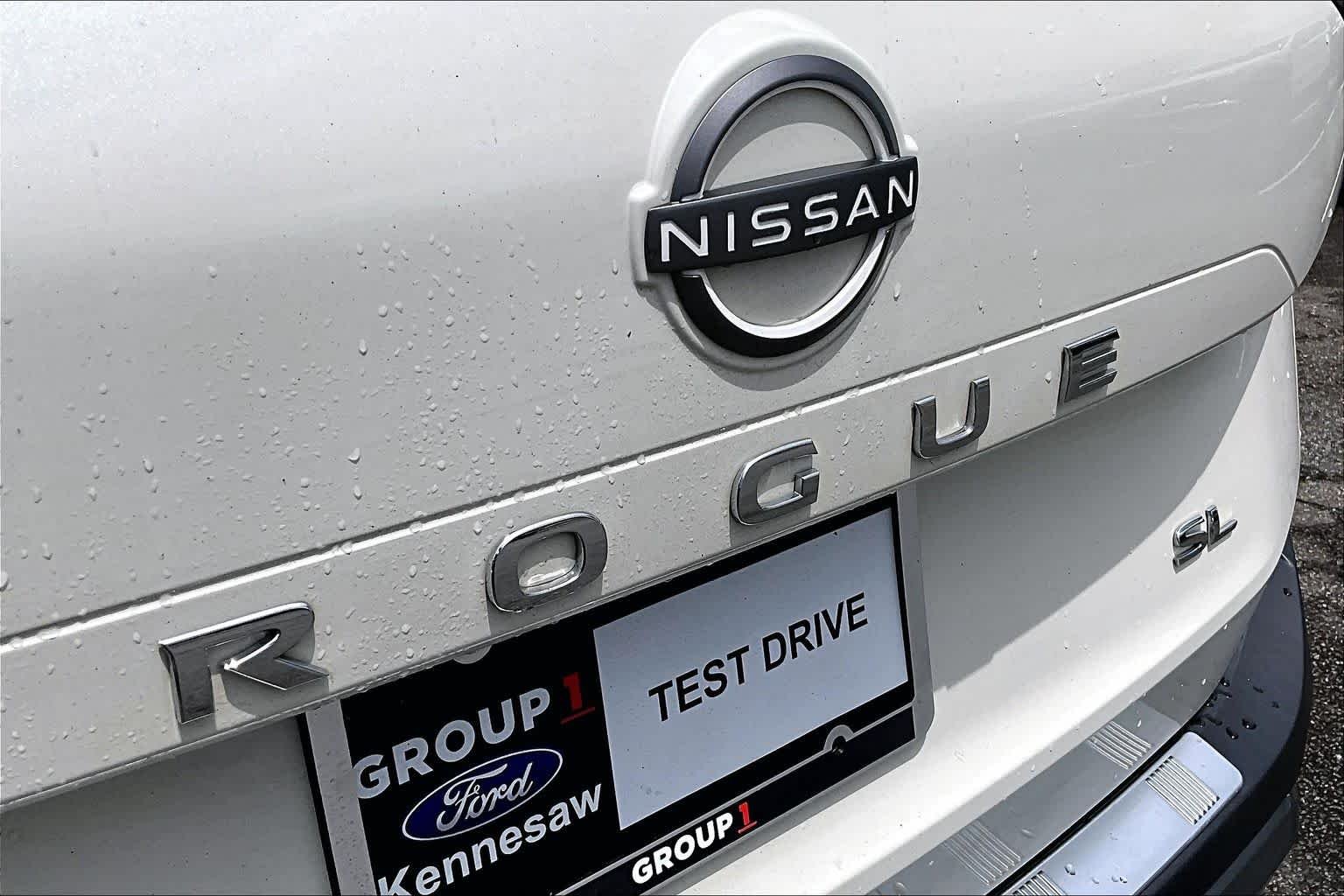 Used 2023 Pearl White Tricoat/Super Black Nissan SL image 61