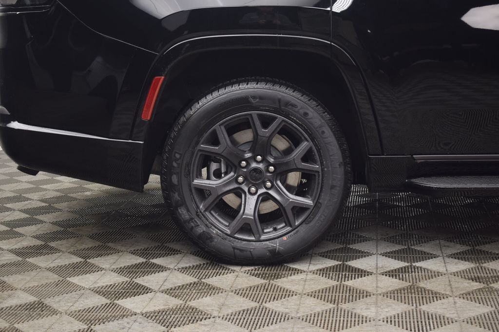 New 2026 High Gloss Black Exterior Paint Jeep Limited Altitude image 9
