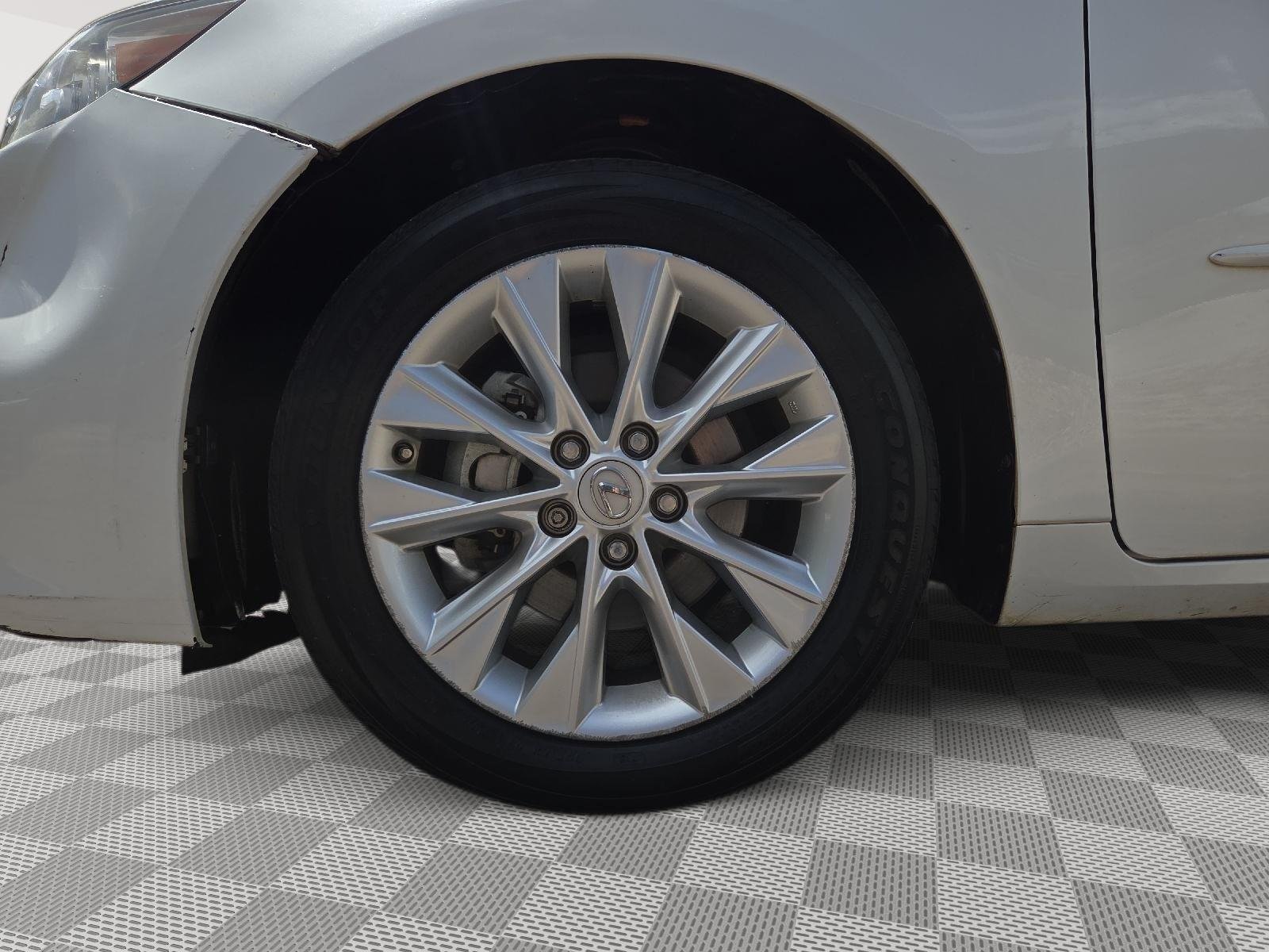 Used 2013 Starfire Pearl Lexus Hybrid image 4