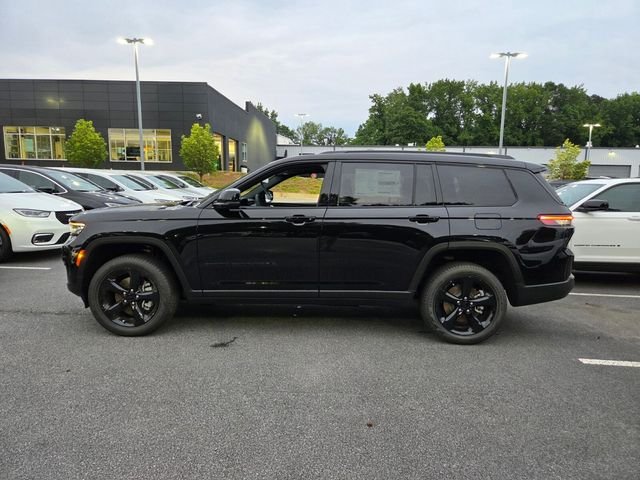 New 2025 Diamond Black Crystal Pearl-Coat Exterior Paint Jeep Limited image 4