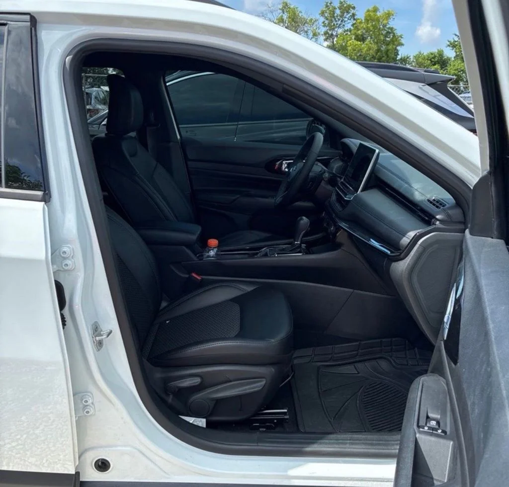 Used 2026 White Jeep Latitude image 10