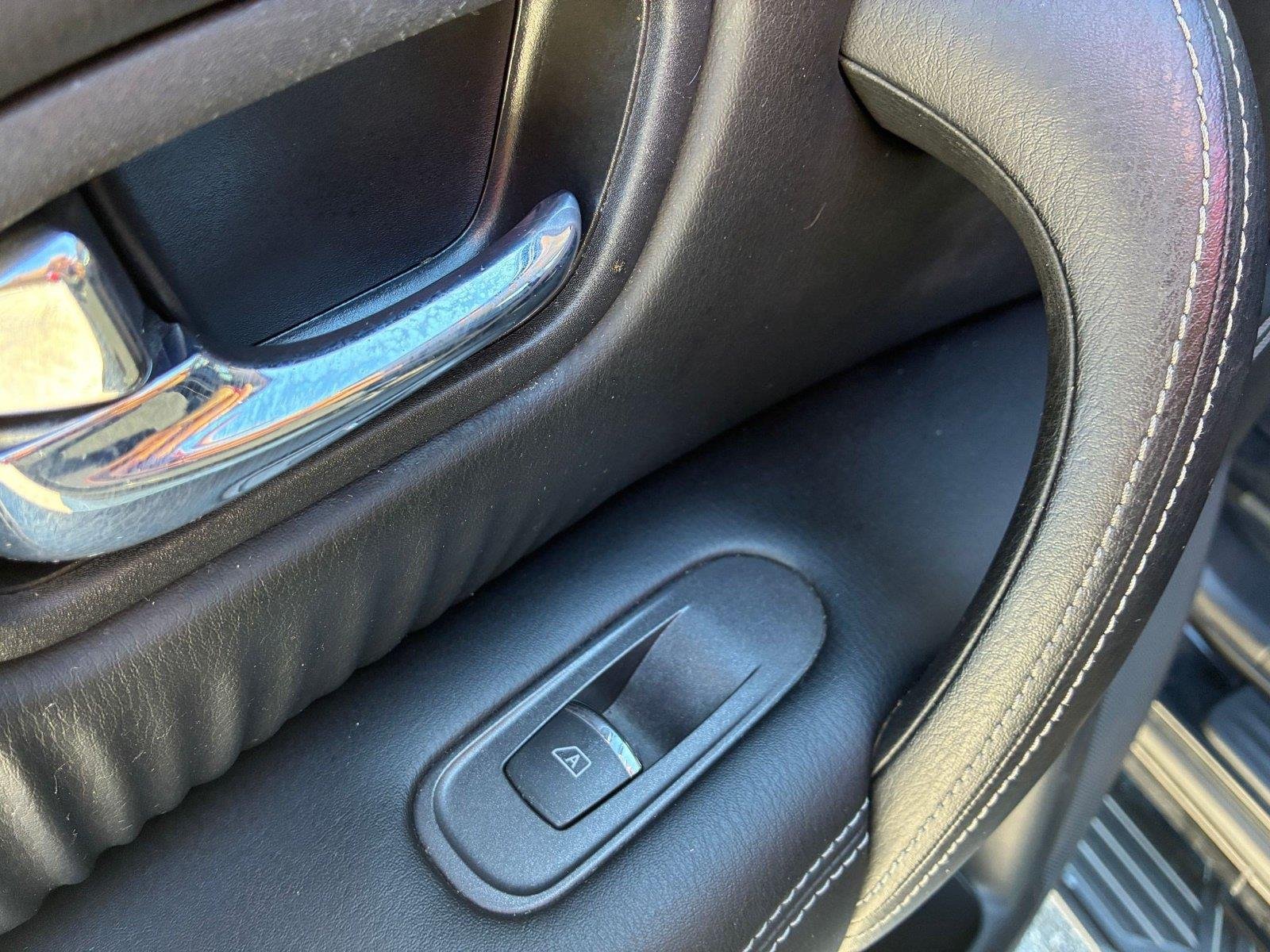Used 2020 Super Black Nissan SL image 25